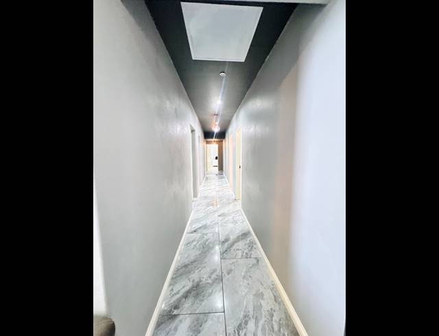 5 BEDROOM FREEHOLD FOR SALE IN ROCKDALE